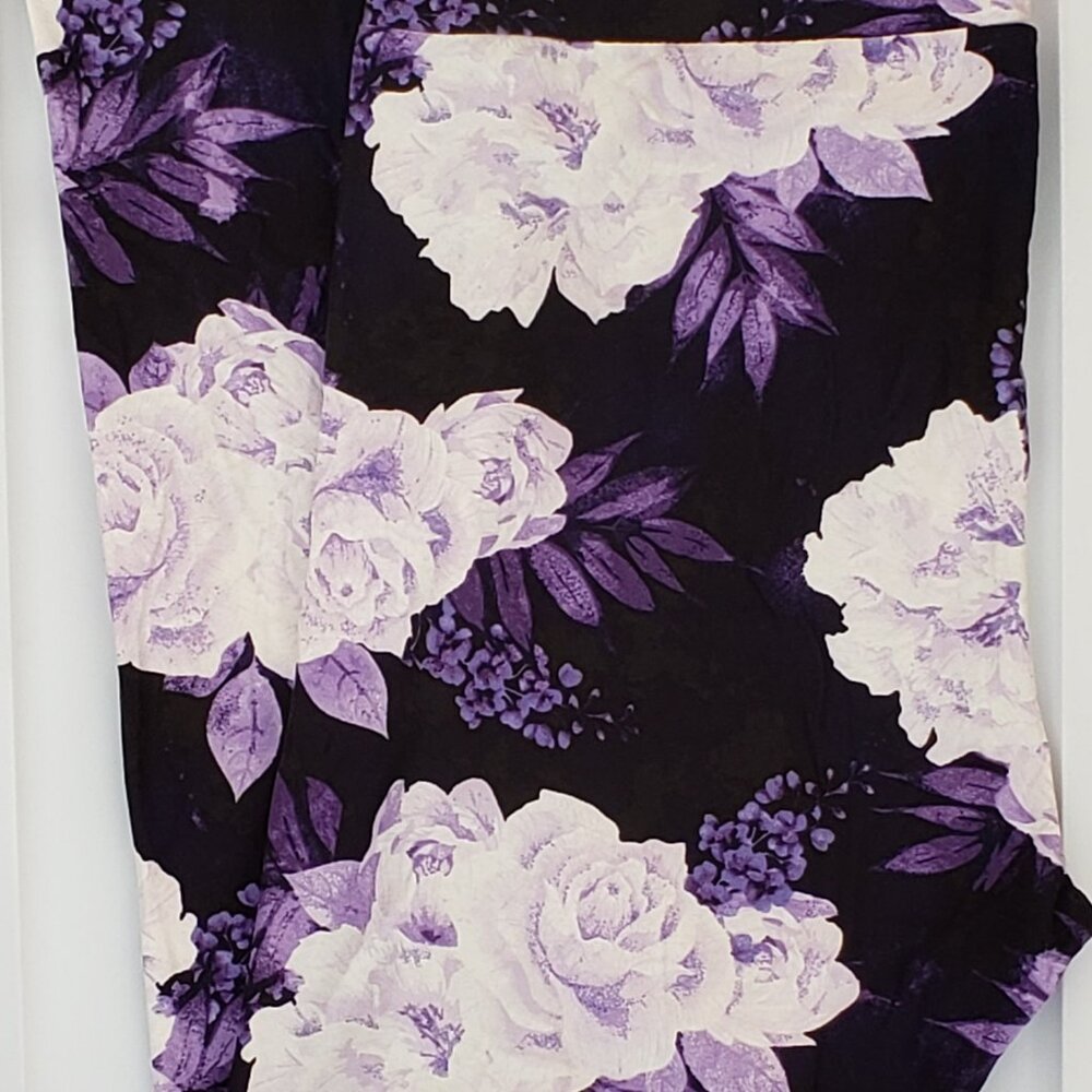 TC2 LuLaRoe Tall & Curvy2 Leggings Cute White Purple Roses on Black NWT N99